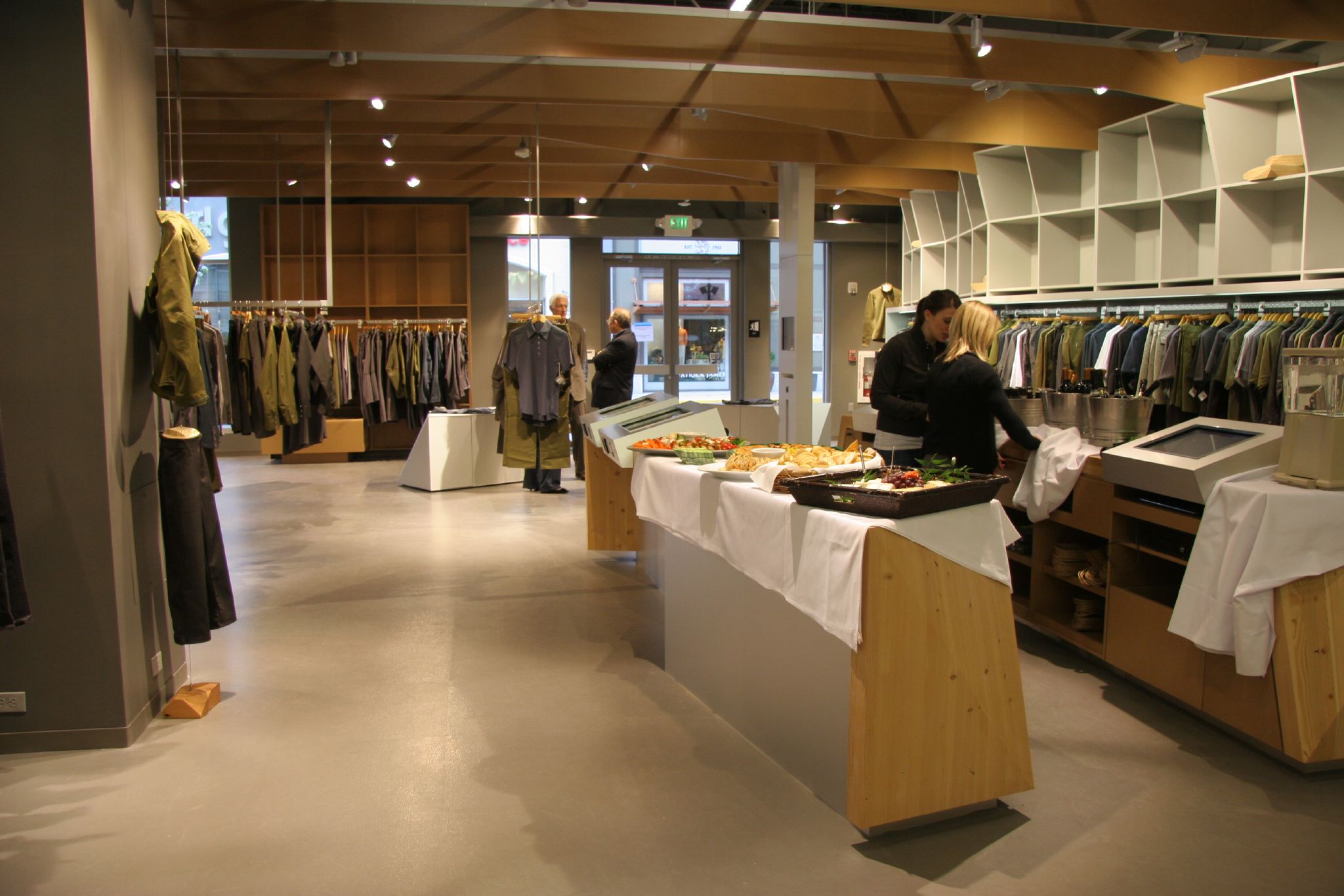 nau-clothing-bridgeport-flagship-store-2007-lynn-twiss